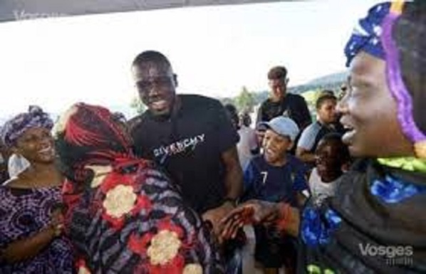 Italie : Kalidou Koulibaly au service des ambulants sénégalais et SDF Italie : Kalidou Koulibaly au service des ambulants sénégalais et SDF