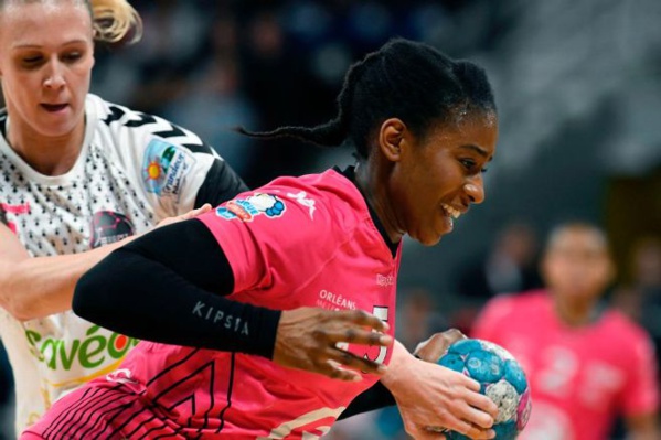 France : Amina Sankharé prolonge au Fleury Loiret Handball