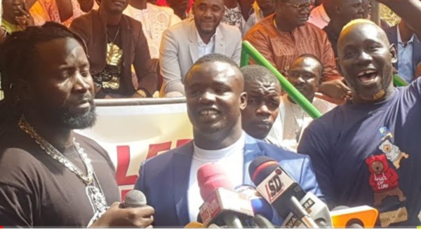 Officiel : Papa Sow crée le Jambar Wrestling Academy