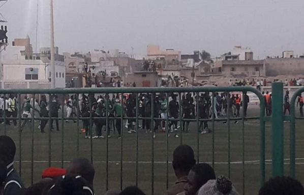 Bataille rangée entre AS Pikine et Casa-Sports : Des blessés et des interpellations notées Bataille rangée entre AS Pikine et Casa-Sports : Des blessés et des interpellations notées