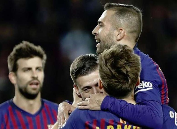 Sortie inélégante d’Abidal : Alba et Pique se paient aussi la tête du Français Sortie inélégante d’Abidal : Alba et Pique se paient aussi la tête du Français