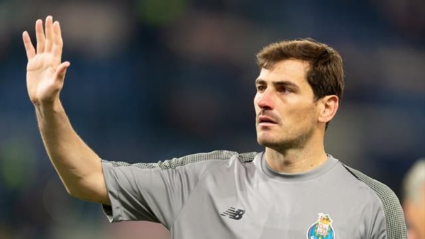 Iker Casillas met fin à sa carrière de footballeur Iker Casillas met fin à sa carrière de footballeur