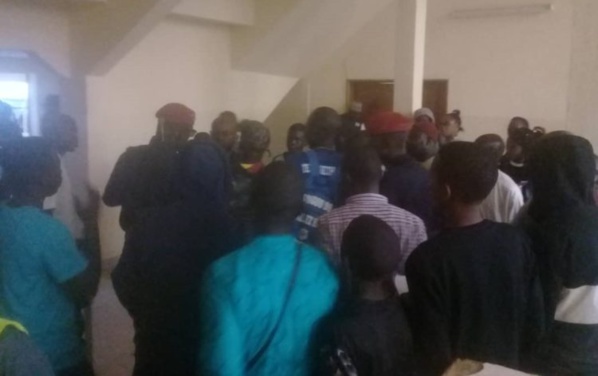 Stade Ngalandou Diouf : altercation entre un policier et Youssouph Dabo Stade Ngalandou Diouf : altercation entre un policier et Youssouph Dabo