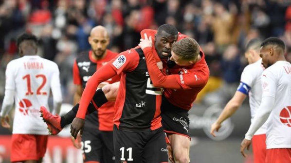 Ligue 1 : Rennes s’impose devant Nimes, Mbaye Niang met un doublé et signe son 10ème but Ligue 1 : Rennes s’impose devant Nimes, Mbaye Niang met un doublé et signe son 10ème but