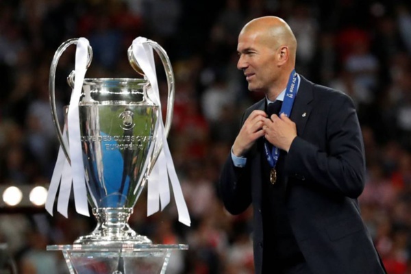 Mercato - La Juventus offre un pont d’or à Zinedine Zidane Mercato - La Juventus offre un pont d’or à Zinedine Zidane