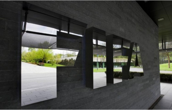 Coronavirus : la FIFA recommande de prolonger les contrats finissant en juin jusqu'à la fin des saisons repoussées Coronavirus : la FIFA recommande de prolonger les contrats finissant en juin jusqu'à la fin des saisons repoussées