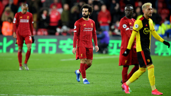 Angleterre: les clubs veulent annuler la saison, Liverpool retient son souffle