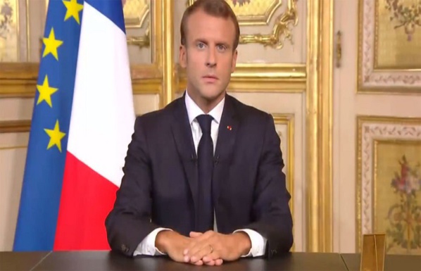 Décès de Pape Diouf : Emmanuel Macron présente ses condoléances attristées Décès de Pape Diouf : Emmanuel Macron présente ses condoléances attristées