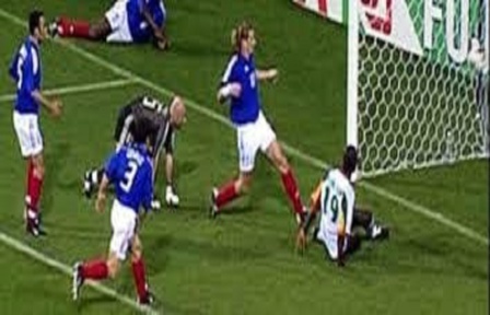 Vainqueur de la France en 2002 : Emmanuel Petit reconnait que le Sénégal était plus fort Vainqueur de la France en 2002 : Emmanuel Petit reconnait que le Sénégal était plus fort