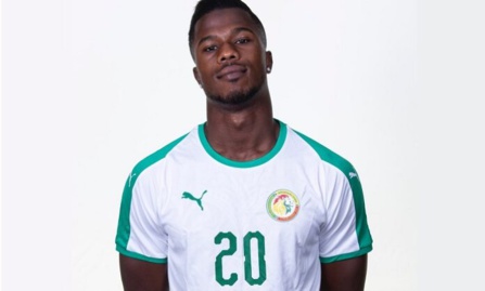 Keïta Baldé achète un tableau de Boubou Design à 32 millions FCFA Keïta Baldé achète un tableau de Boubou Design à 32 millions FCFA