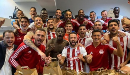 Grèce : Olympiacos de Pape Abdou Cissé et Ousseynou Ba remporte le championnat Grèce : Olympiacos de Pape Abdou Cissé et Ousseynou Ba remporte le championnat