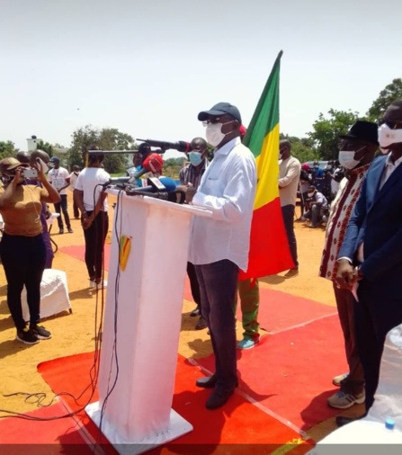 Cérémonie de lancement de la pose de gazon synthétique au stade Maniang Soumaré Cérémonie de lancement de la pose de gazon synthétique au stade Maniang Soumaré