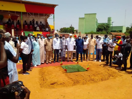 Cérémonie de lancement de la pose de gazon synthétique au stade Maniang Soumaré