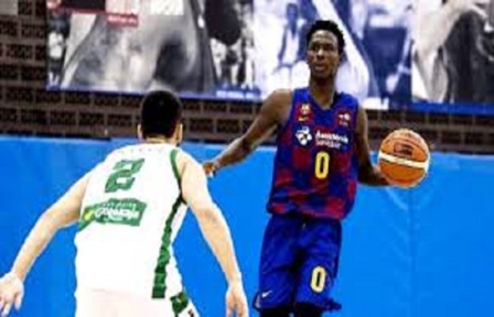 Barcelone: Papi Brancou Badio reçoit les félicitations du coach Barcelone: Papi Brancou Badio reçoit les félicitations du coach