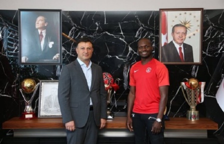 Mercato : Moussa Sow atterrit en deuxième division turque Mercato : Moussa Sow atterrit en deuxième division turque