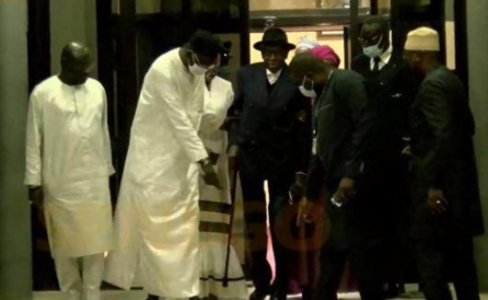 IMAGES  : Vivez l'arrivée de Lamine Diack à Dakar