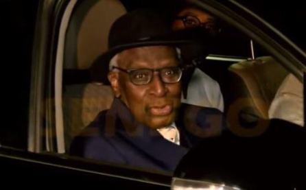 IMAGES  : Vivez l'arrivée de Lamine Diack à Dakar
