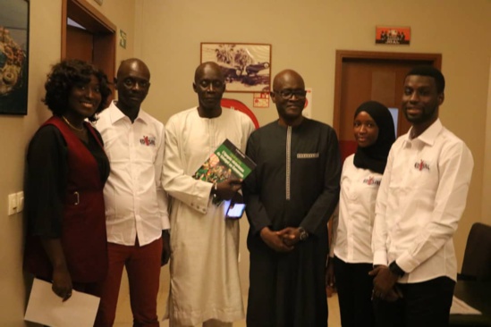 Khalifa Ababacar Ndiaye retrace le sacre historique des "Lions" à travers son nouveau livre « Cœur de Lion » Khalifa Ababacar Ndiaye retrace le sacre historique des "Lions" à travers son nouveau livre « Cœur de Lion »