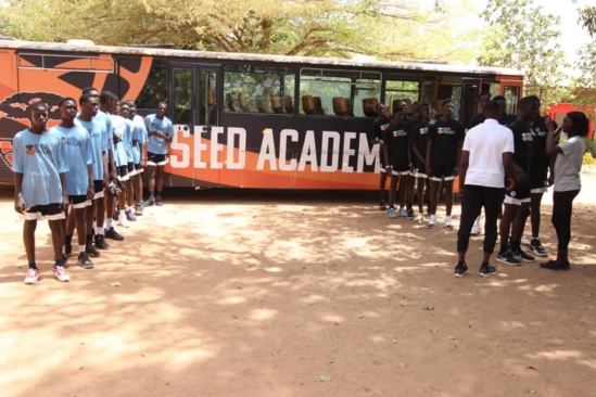 BASKET :   AROKAB offre un bus de 60 places à Seed Academy