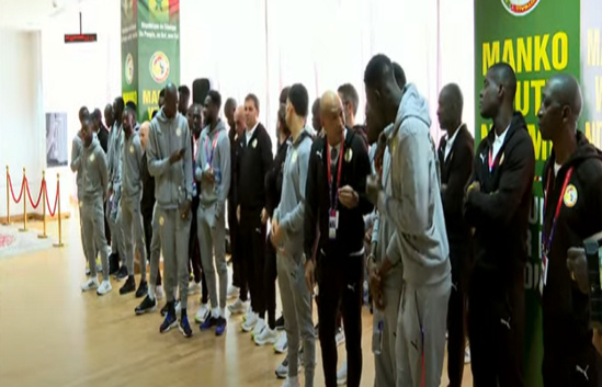 Suivez en direct la cérémoie de remise du drapeau aux Lions par Macky Sall Suivez en direct la cérémoie de remise du drapeau aux Lions par Macky Sall