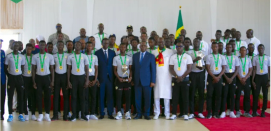 CAN U17 : Macky Sall offre une prime de 10 millions à chacun des Lionceaux CAN U17 : Macky Sall offre une prime de 10 millions à chacun des Lionceaux