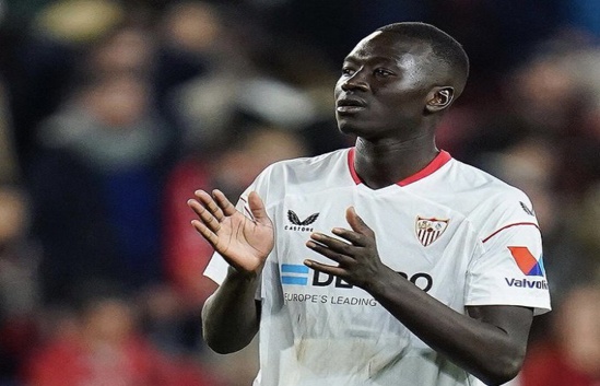 Séville : encore expulsé, Pape Gueye recadré par son coach ! Séville : encore expulsé, Pape Gueye recadré par son coach !