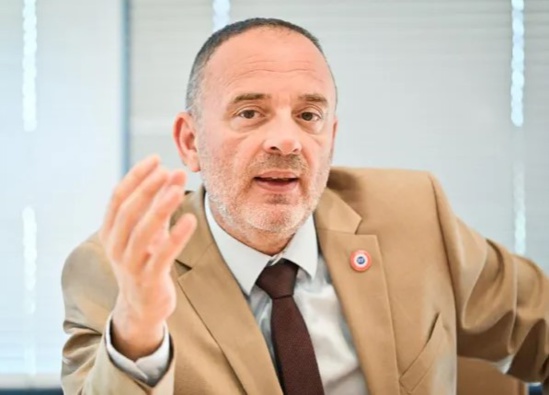 Achat de Bourges Foot 18 : le maire de la ville,Yann Galut accueille Sadio Mané Mané à bras ouverts Achat de Bourges Foot 18 : le maire de la ville,Yann Galut accueille Sadio Mané Mané à bras ouverts