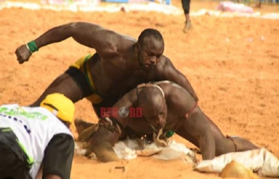 Ama Baldé corrigé en 52 secondes : victoire royale, Modou Lô demeure le Roi Ama Baldé corrigé en 52 secondes : victoire royale, Modou Lô demeure le Roi