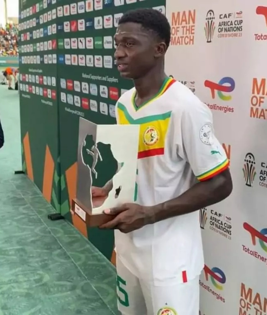 Can 2023/Sen-Gambie : Lamine Camara désigné homme du match ! Can 2023/Sen-Gambie : Lamine Camara désigné homme du match !