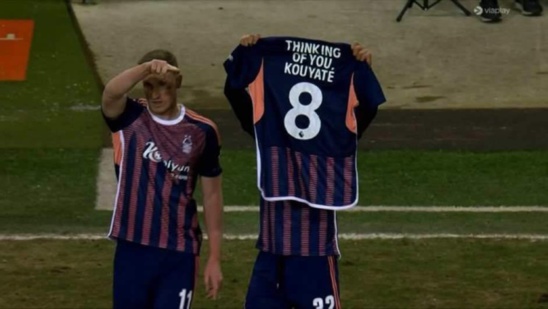 FA Cup : les joueurs de Nottingham Forest ont dédié un but à Kouyaté qui a perdu son père FA Cup : les joueurs de Nottingham Forest ont dédié un but à Kouyaté qui a perdu son père