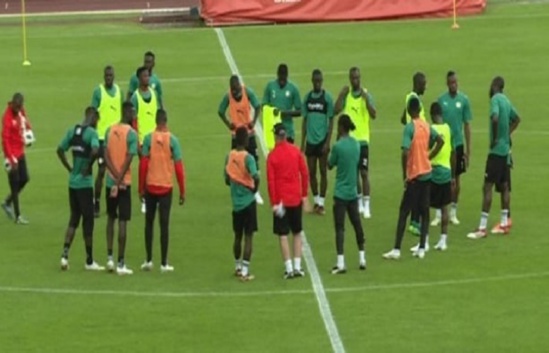 Galop : Niakhaté et Sabaly ont vécu la dernière séance à part avant le Cameroun Galop : Niakhaté et Sabaly ont vécu la dernière séance à part avant le Cameroun