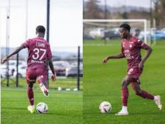 Metz : Ibou Sané et Papa Diallo célèbrent leur but en Ligue 1 Metz : Ibou Sané et Papa Diallo célèbrent leur but en Ligue 1