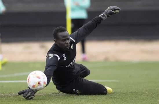 Espagne : Cheikh Sarr victime de racisme puis suspendu Espagne : Cheikh Sarr victime de racisme puis suspendu