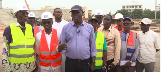 Me Senghor sur l’avancement des travaux du stade Demba Diop: «Les entrepreneurs doivent redoubler d’effort » Me Senghor sur l’avancement des travaux du stade Demba Diop: «Les entrepreneurs doivent redoubler d’effort »