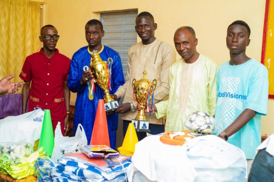Parrain de la finale interclasse : Bouna Seck offre un important lot de matériel sportif au Lycée Alboury Ndiaye de Linguère Parrain de la finale interclasse : Bouna Seck offre un important lot de matériel sportif au Lycée Alboury Ndiaye de Linguère