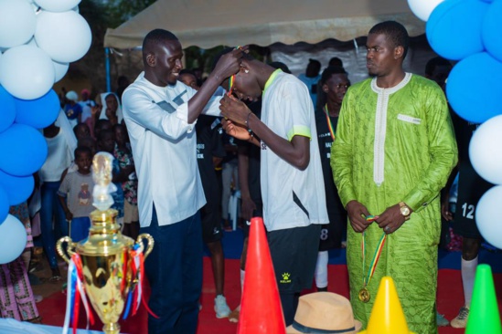 Parrain de la finale interclasse : Bouna Seck offre un important lot de matériel sportif au Lycée Alboury Ndiaye de Linguère Parrain de la finale interclasse : Bouna Seck offre un important lot de matériel sportif au Lycée Alboury Ndiaye de Linguère