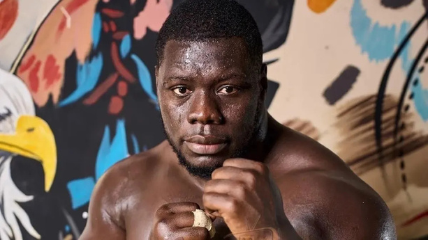 Franc enfonce Eumeu Sène et poursuit son irrésistible ascension Franc enfonce Eumeu Sène et poursuit son irrésistible ascension