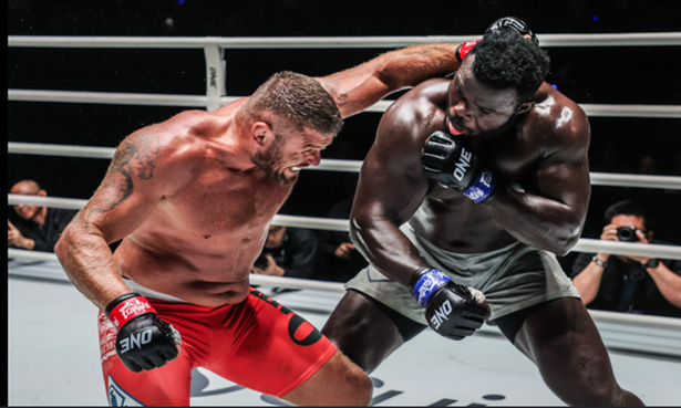 MMA : Malykhin met KO Reug Reug et reprend son titre MMA : Malykhin met KO Reug Reug et reprend son titre