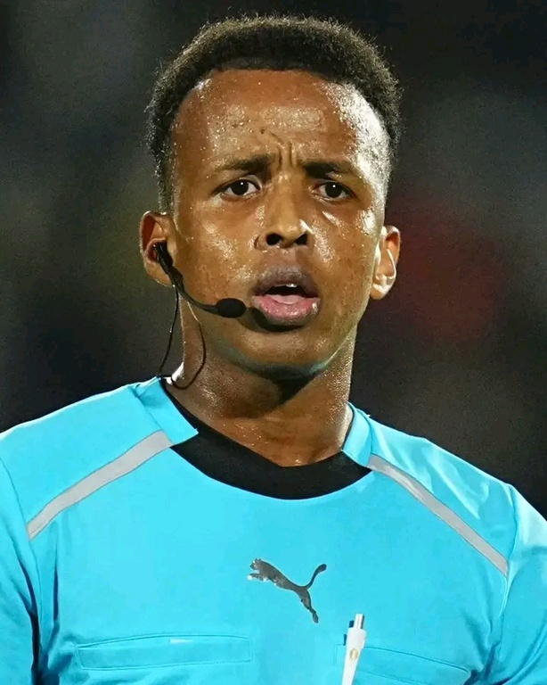 Coupe du monde 2026: pourquoi l'arbitre Omar Abdulkadir Artan, évincé des USA, n'a pas été envoyé au Mexique ou au Canada? Coupe du monde 2026: pourquoi l'arbitre Omar Abdulkadir Artan, évincé des USA, n'a pas été envoyé au Mexique ou au Canada?