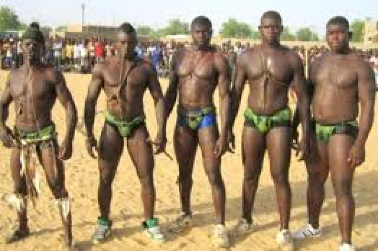 LUTTE-DRAPEAU  CHEF DE L'ETAT: Fatick terrasse Kaolack dans la finale par équipes