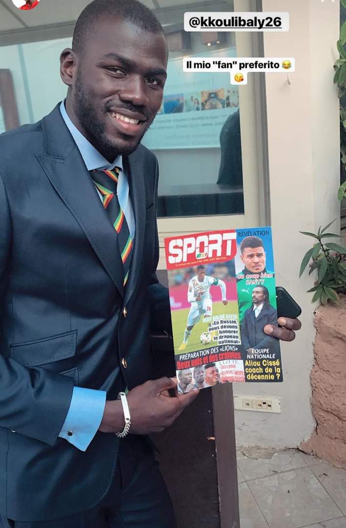 Les lions du Sénégal avec le numéro 2 de votre magazine SPORT221