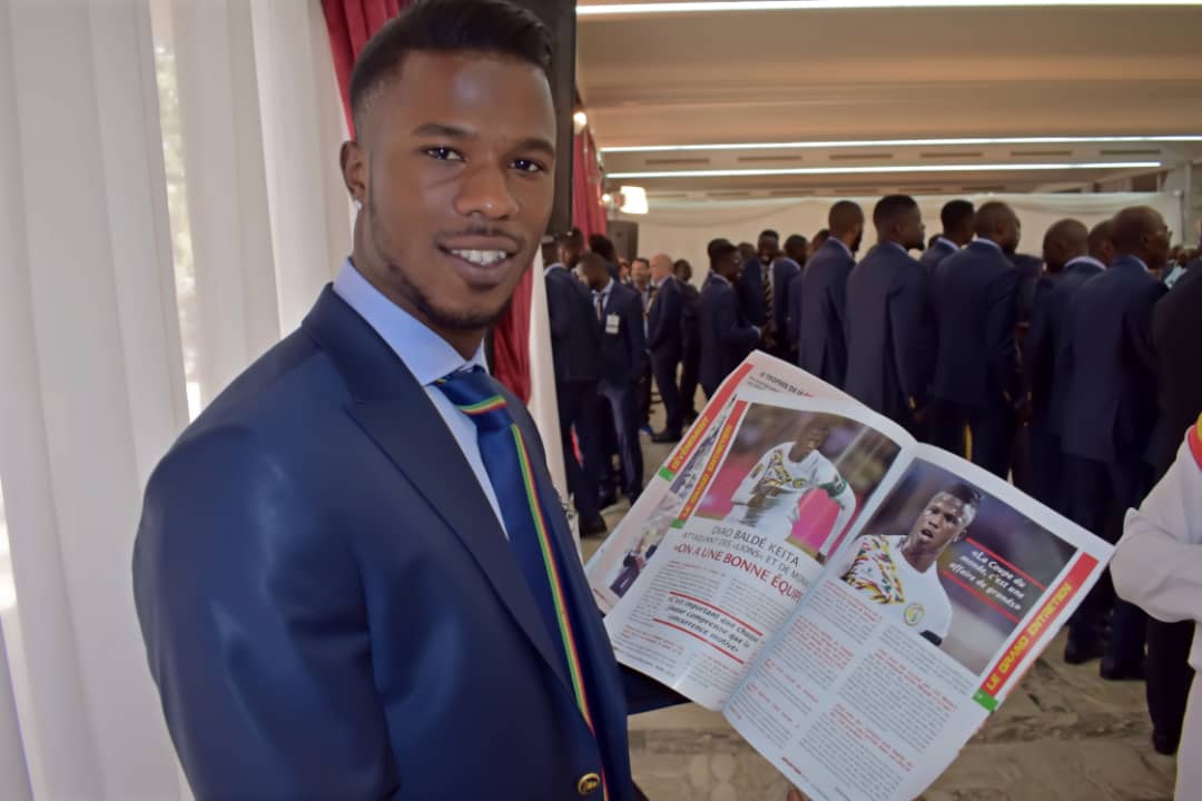 Les lions du Sénégal avec le numéro 2 de votre magazine SPORT221