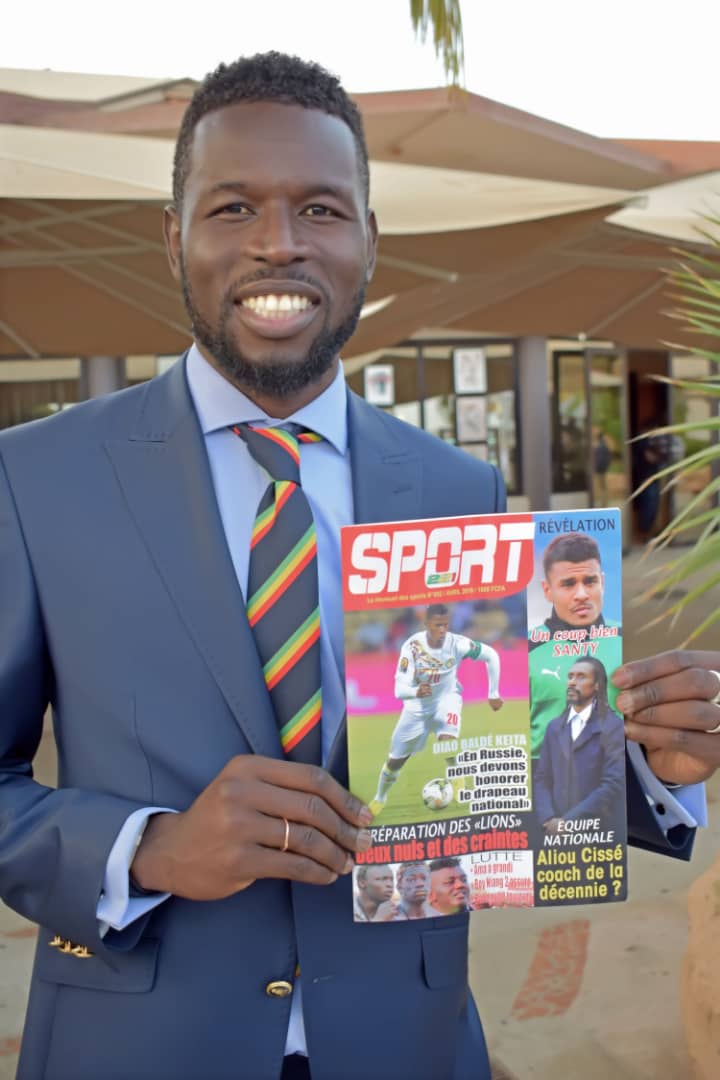 Les lions du Sénégal avec le numéro 2 de votre magazine SPORT221