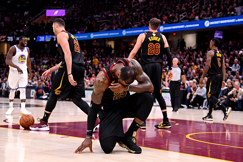 LeBron James : «J’ai joué les trois derniers matches avec une main cassée »