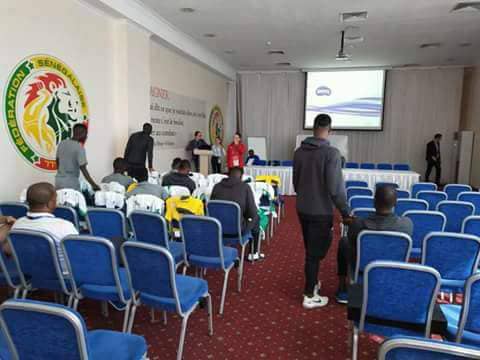 Shooting photo et briefing sur l’arbitrage vidéo au programme de la matinée