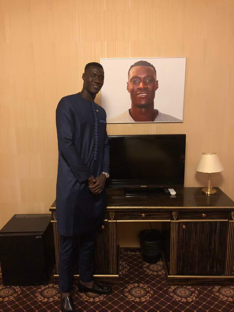 Alfred Gomis Gomis immortalise son arrivée en Russie dans sa chambre
