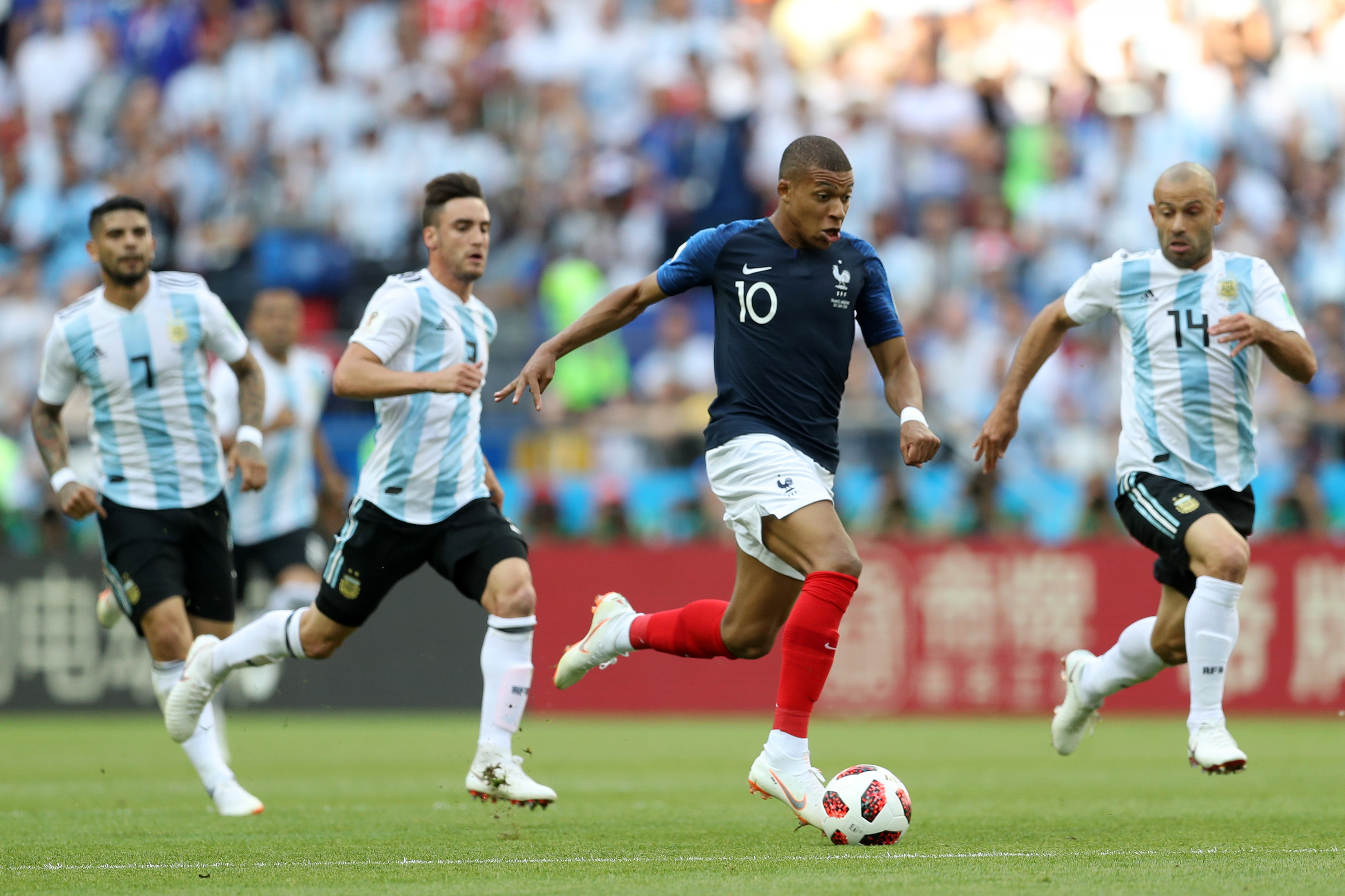 La France domine l'Argentine et file en quart (4-3)