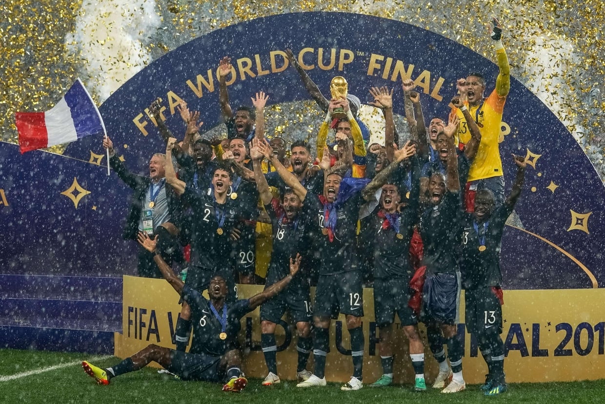 La France se hisse au sommet du football mondial