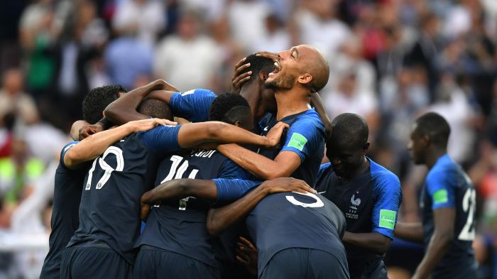 La France se hisse au sommet du football mondial
