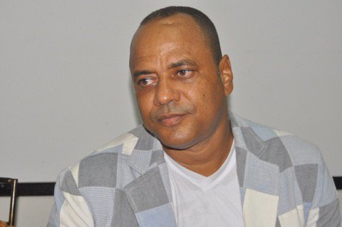 Luc Nicolaï tente de chiper Modou Lô à Gaston Mbengue